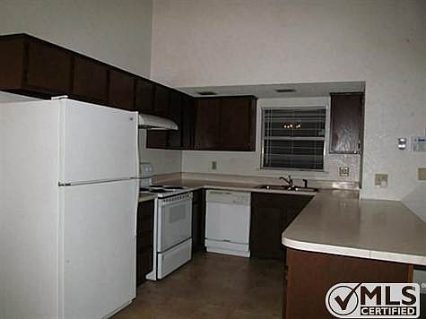 4th image of 5130 Lovell Ave