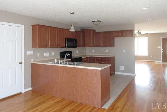 5th image of 423 Moore Dr