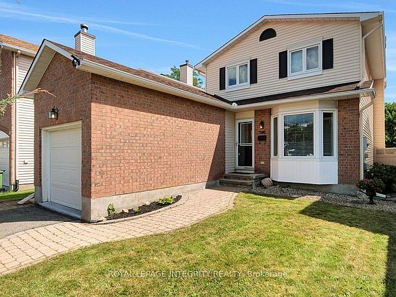 2nd image of 390 Oaklawn Cres