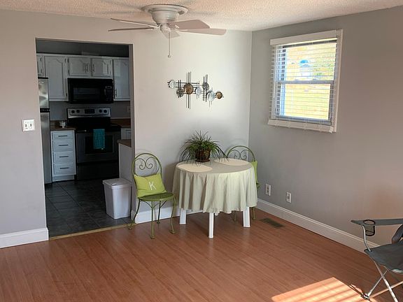 5th image of 211 Cedar Ave
