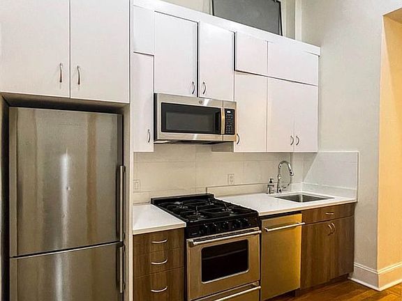 5th image of 254 Henry St APT 1B