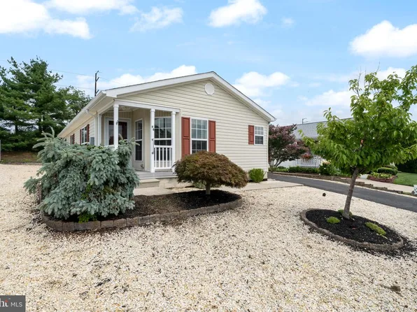 48 Fort Lee Dr, Manahawkin, NJ 08050