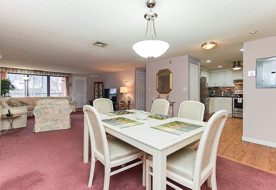 2nd image of 8 9th St APT 209