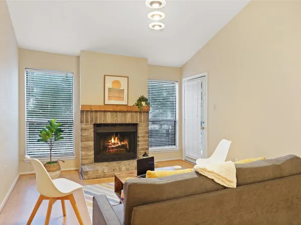 7950 N Stadium Dr APT 200, Houston, TX 77030