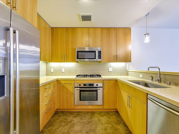 5th image of 818 Van Ness Ave #409