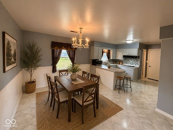 3rd image of 3715 Oakwood Dr