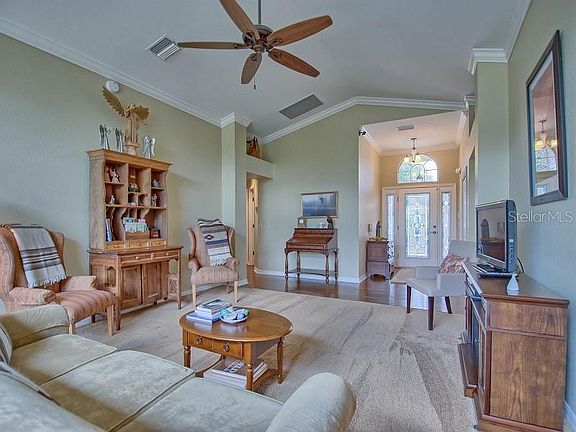 5th image of 1810 Caryle Ln