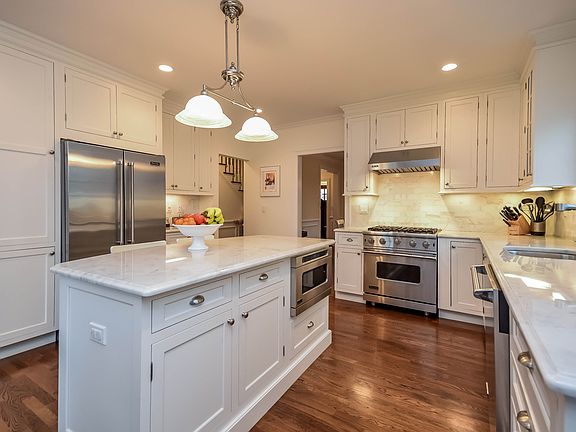 5th image of 7 Byron Ln