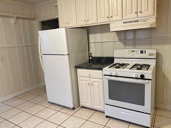2nd image of 809-813 Westwood Ave #809