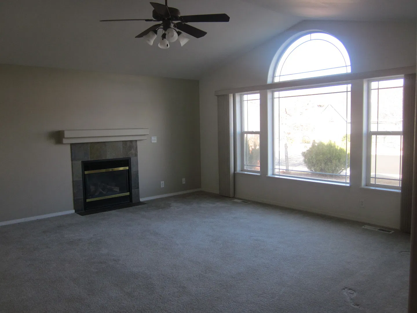 3 Bedroom Single Level Home in NW Redmond — Photo 2