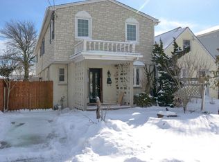 125 Nassau Ln, Island Park, NY 11558