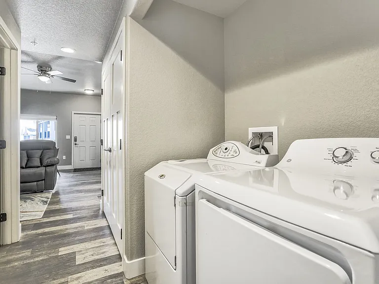 Laundry

In unit washer and dryer