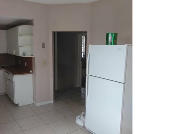 5th image of 828 NW 17th Ave APT 4