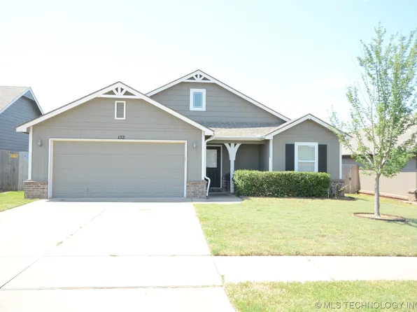 132 W 45th Pl, Sand Springs, OK 74063