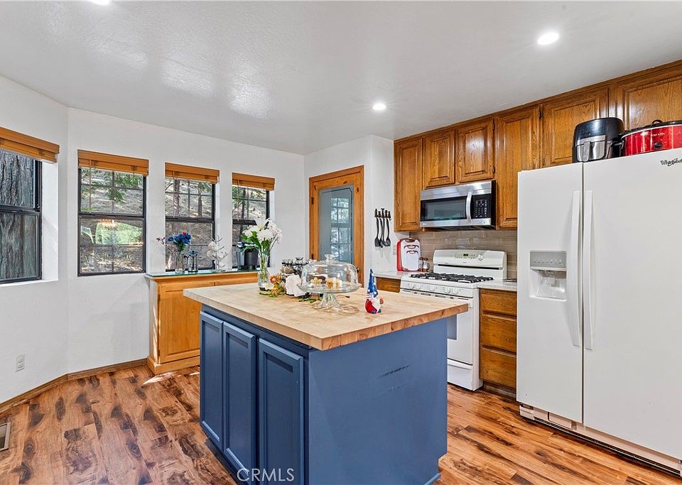 1st image of 27528 Ashwood Ln