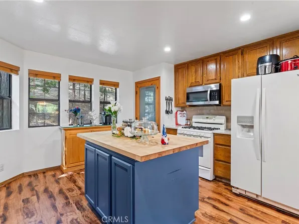 27528 Ashwood Ln, Lake Arrowhead, CA 92352