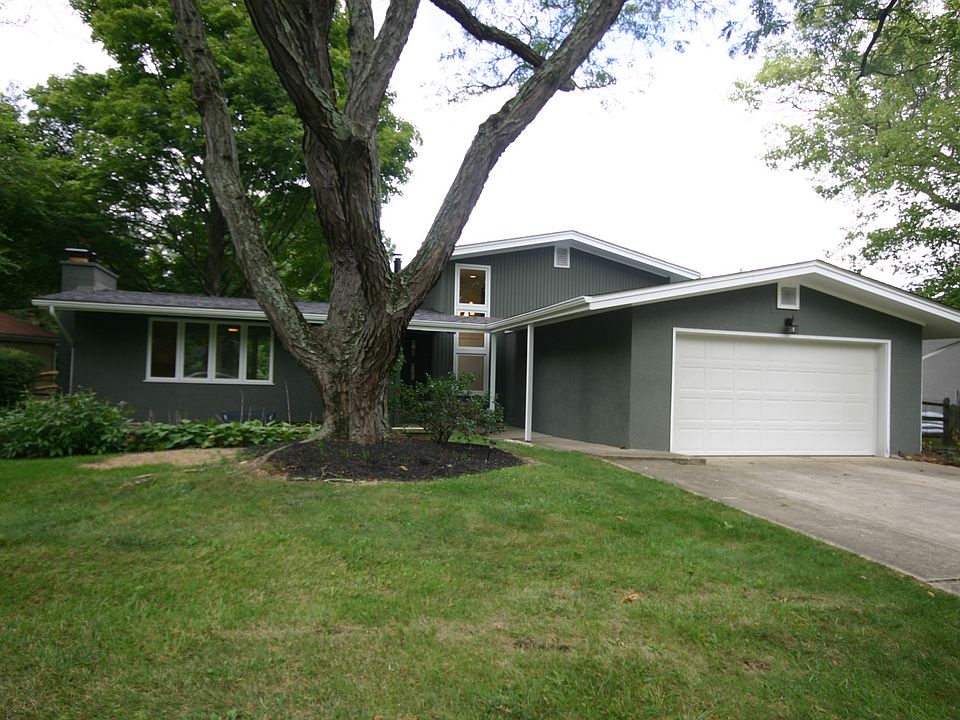 1st image of 693 Farrington Dr
