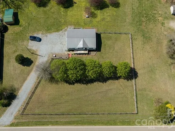 889 Tabor Rd, Olin, NC 28660