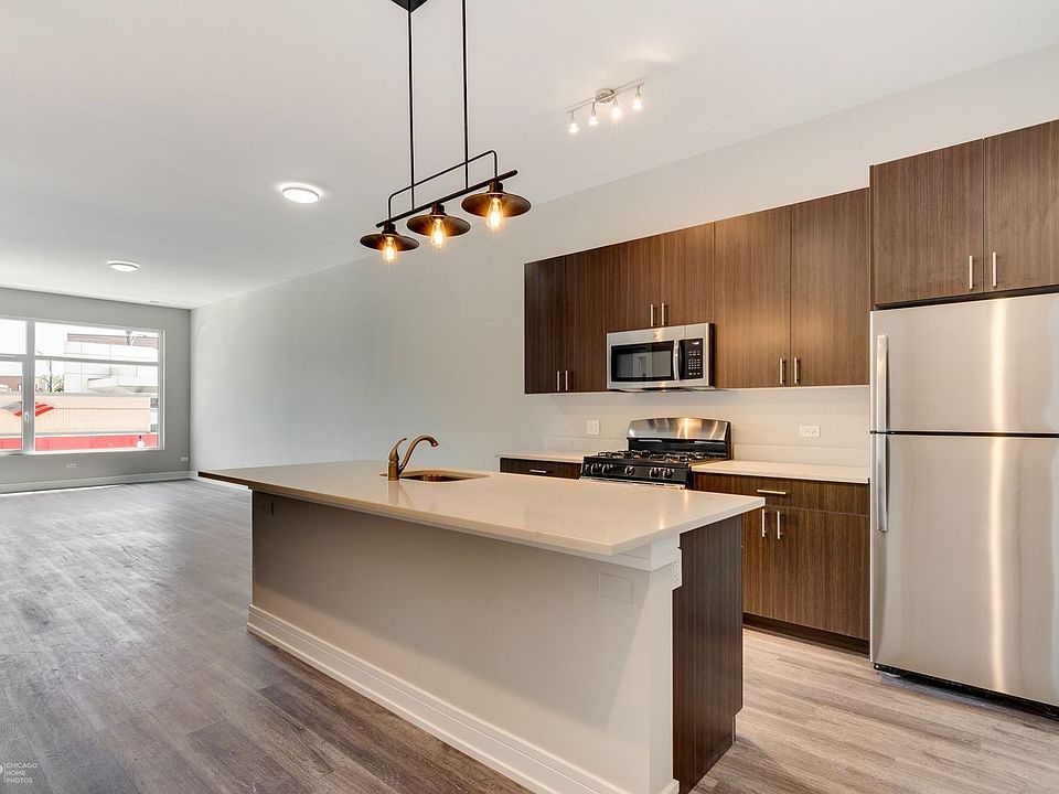 1st image of 3220 N Lincoln Ave #502