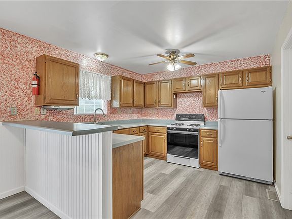 5th image of 205 W Grove St