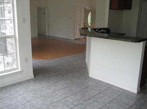 5th image of 100 Shamrock Rd