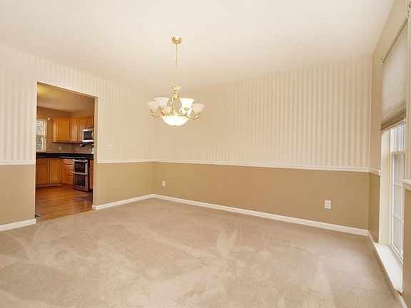 2nd image of 384 Indian Pointe Dr