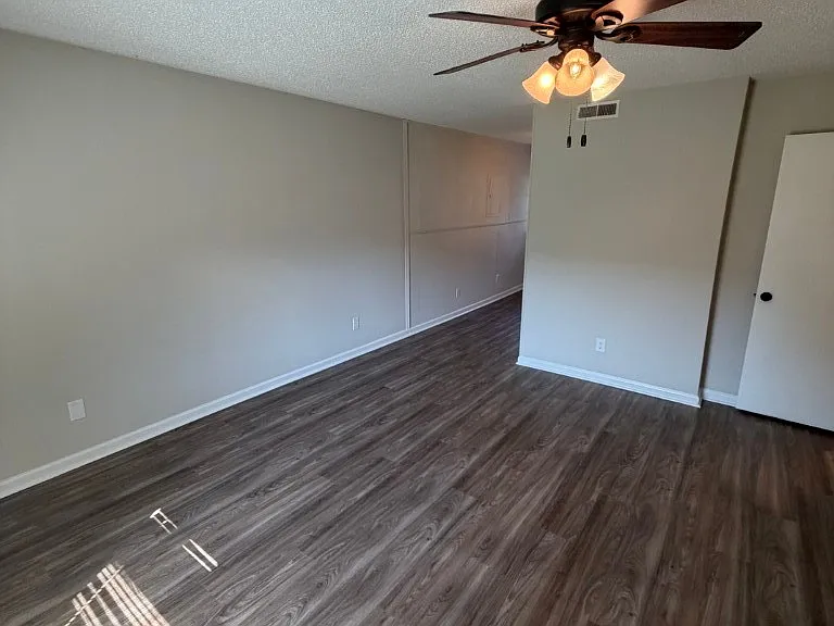 1002 Palmer Dr #5 — Photo 2