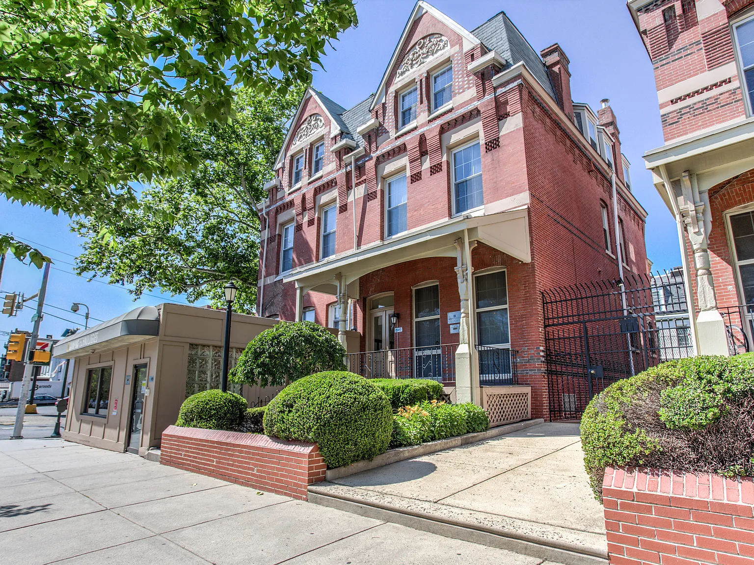 4111 Walnut Street — Photo 2
