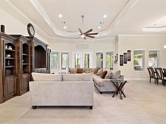 5th image of 2202 Oleander Dr