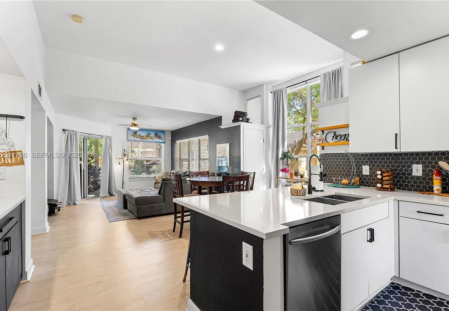 Palm Lake Condo — Photo 4