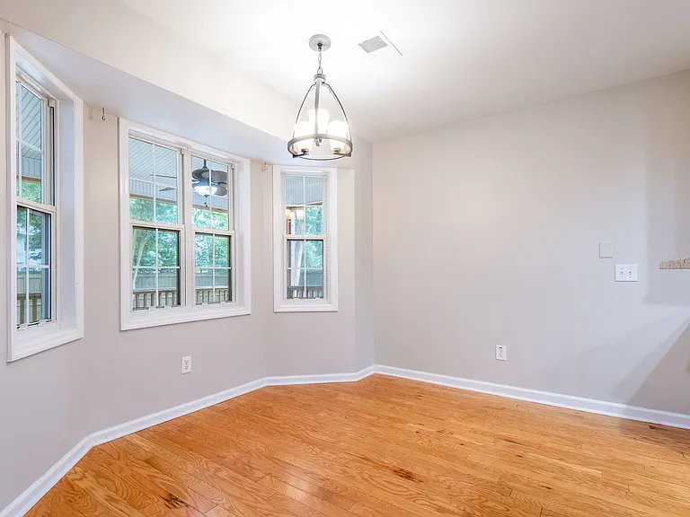 1561 Glen Erin Dr — Photo 14