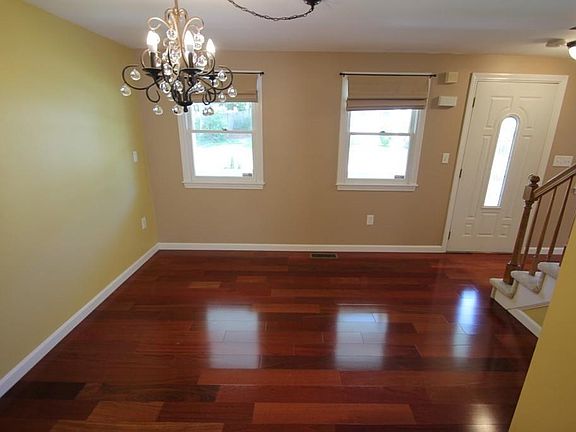 5th image of 712 W Lowell Ave