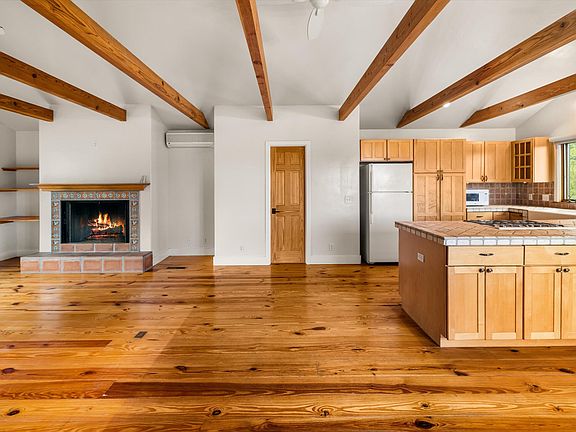 5th image of 2606 Montrose Pl