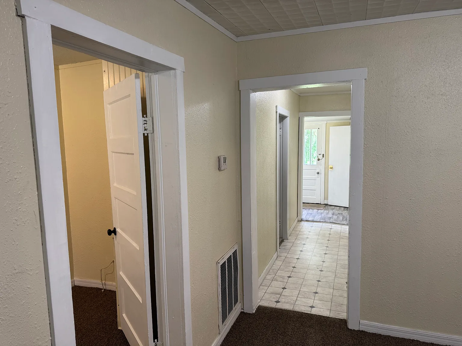 3 bed, 1.5 bath, 1012 sqft, $1,650 — Photo 4