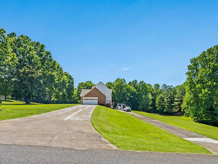 3010 Eaker Dr — Photo 41