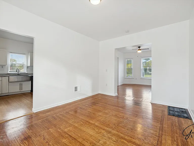 242 Harmon St — Photo 10