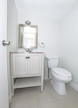 5th image of 100 Bayview Dr APT 323