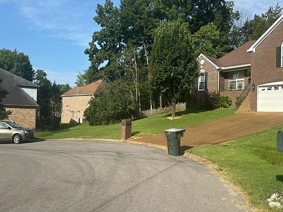 4th image of 105 Muir Ct