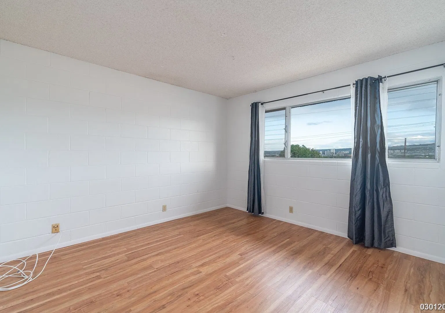 2 Bedroom, 1.5 Bath Condo in Foster Heights Villas — Photo 4