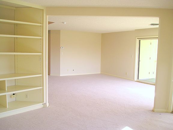 2nd image of 405 Park Dr N APT 5B
