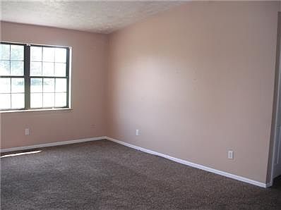 2nd image of 1255 E Longwood Est