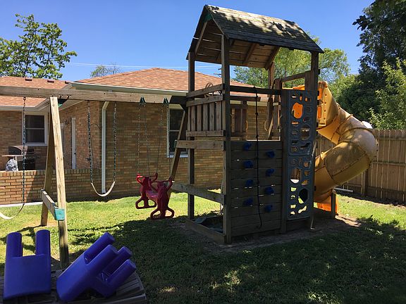 2nd image of 930 S Vermillion St