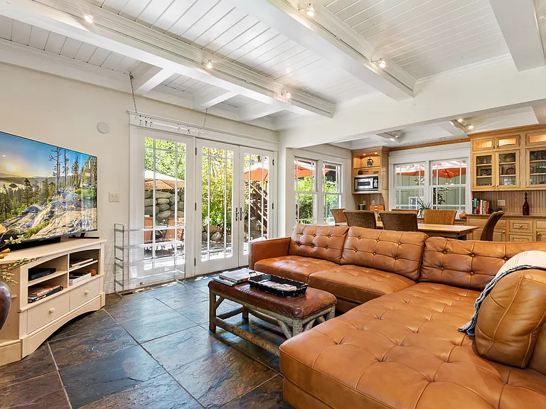 320 Kimberly Dr — Photo 10