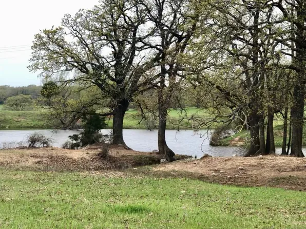 1 Redbird Ln, Bowie, TX 76230