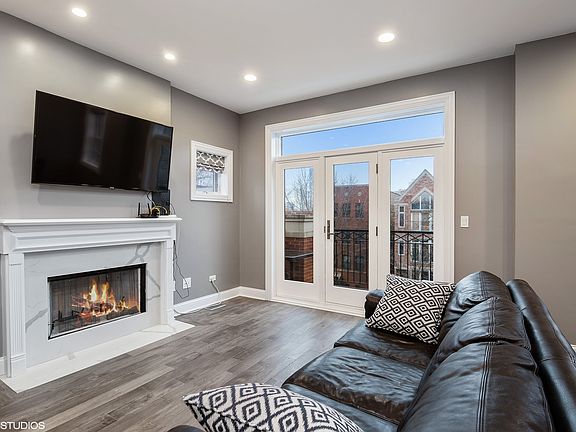 2nd image of 3738 N Clifton Ave APT 3