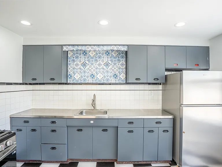 24 Edwards Ct #1 — Photo 2
