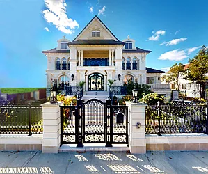 176 Irwin Street MANSION