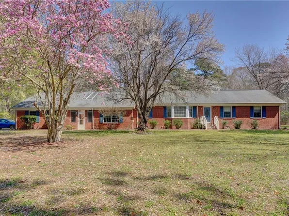 17193 Longview Dr, Smithfield, VA 23430