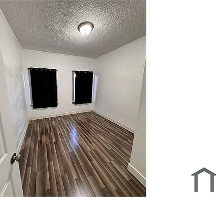 813 W 43rd St — Photo 15