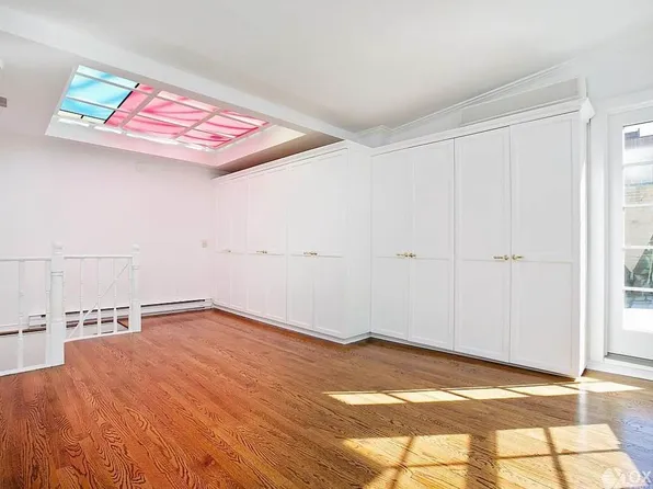 325 East 50th Street image 12 of 13